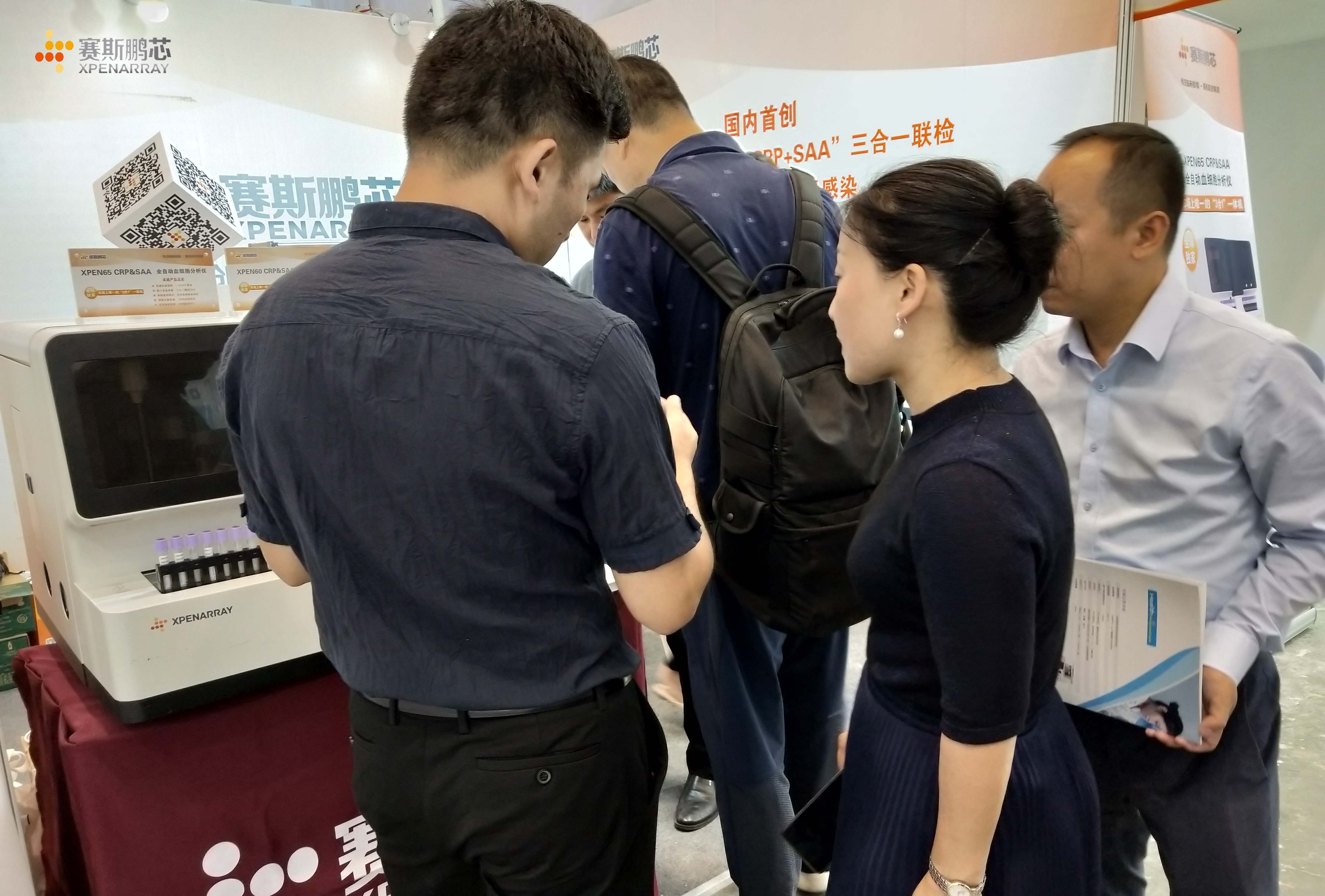 客户交谈.jpg